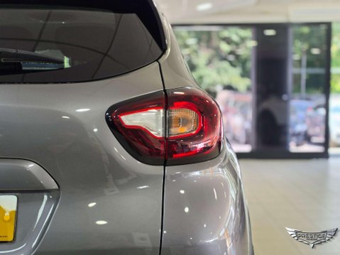 Renault Captur 1.5 dCi ENERGY Iconic EDC Euro 6 (s/s) 5dr 9