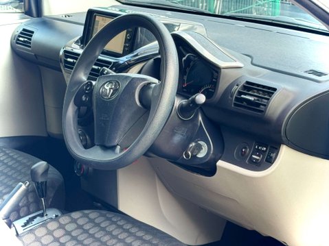 Toyota Iq 1.0 VVT-i Hatchback 3dr Petrol Multidrive Euro 5 (68 ps) 42