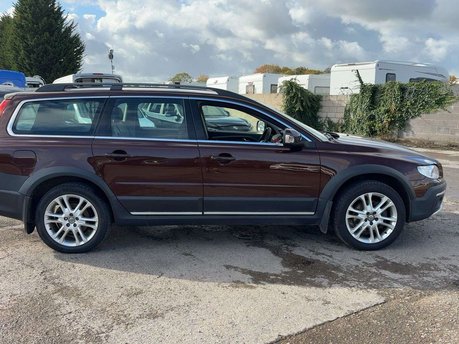 Volvo XC70 2.4 XC70 SE Luxury D5 AWD Auto 4WD 5dr 21