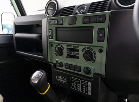 Land Rover Defender 90 Heritage Hard Top 17