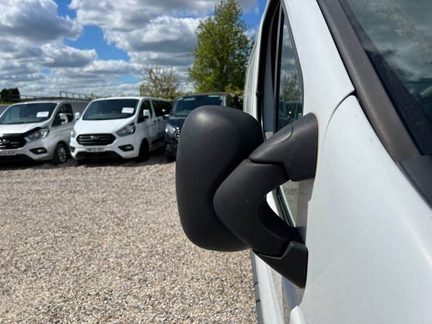 Vauxhall Vivaro LWB L2H1 Low Roof 2900 16
