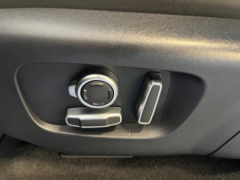 Land Rover Range Rover Evoque 2.0 D200 R-DYNAMIC HSE MHEV 23