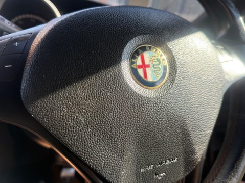 Alfa Romeo Giulietta 1.6 JTDM-2 Sportiva Euro 5 (s/s) 5dr 32