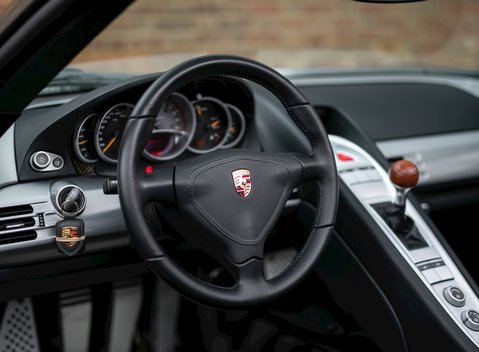 Porsche Carrera GT 13