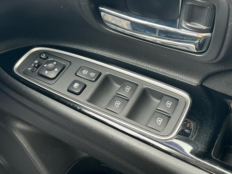 Mitsubishi Outlander PHEV DESIGN 34