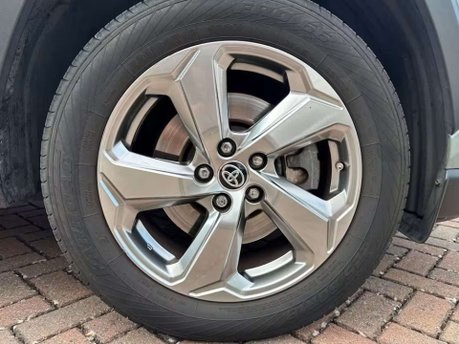 Toyota Rav4 2.5 VVT-h Design SUV 5dr Petrol Hybrid CVT Euro 6 (s/s) (218 ps) 13