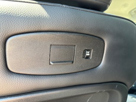 Land Rover Defender 3.0 FIRST EDITION MHEV 16