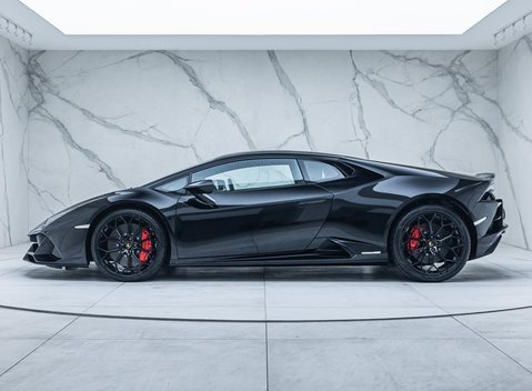Lamborghini Huracan LP640-4 EVO 5