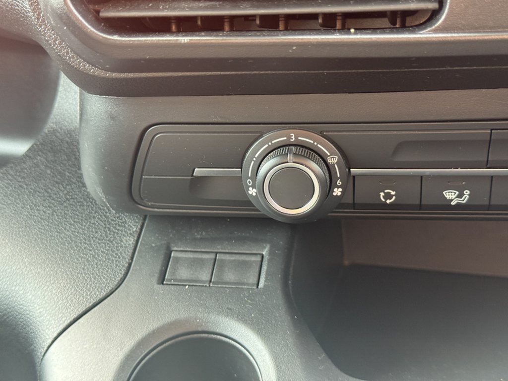 2023 Peugeot PartnerSWB L1H1 Low Roof Professional Premium Plus Air Co — thumbnail 33 of 51