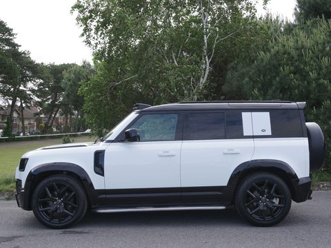 Land Rover Defender 2.0 SD4 SE Auto 4WD Euro 6 (s/s) 5dr 11
