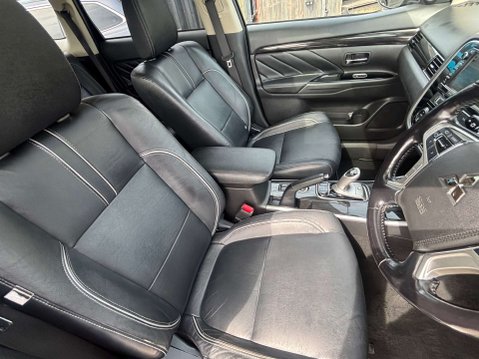 Mitsubishi Outlander 2.0h 12kWh GX4h SUV 5dr Petrol Plug-in Hybrid CVT 4WD Euro 6 (s/s) (200 ps) 46