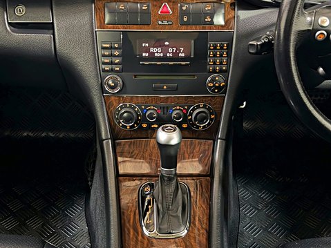 Mercedes-Benz C Class C180 KOMPRESSOR CLASSIC SE AUTOMATIC 16