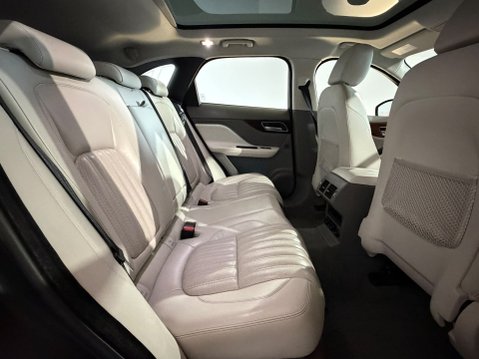 Jaguar F-Pace V6 PORTFOLIO AWD 20