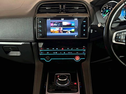 Jaguar F-Pace V6 S AWD 16
