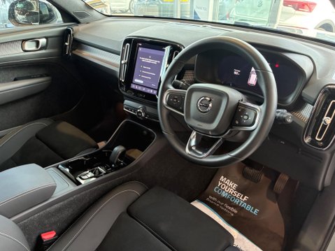 Volvo XC40 2.0 B4 MHEV Plus Dark DCT Auto Euro 6 (s/s) 5dr 18