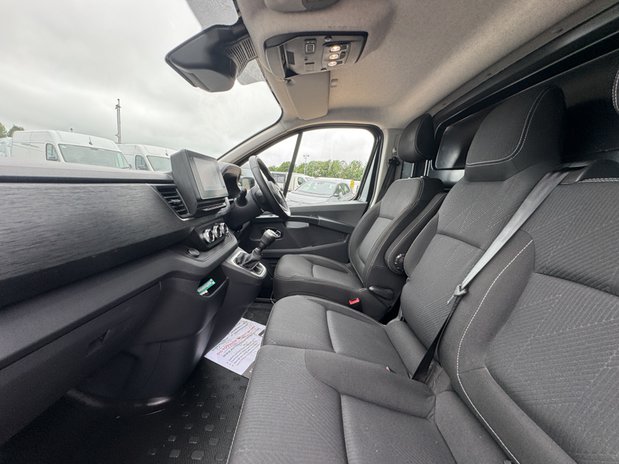 Nissan Primastar LWB L2H1 [SOLD MT] Low Roof Tekna Air Con Alloys Cam Nav Sensors EURO 6 13