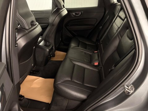 Volvo XC60 2.0 B4 MHEV Momentum Pro Auto AWD Euro 6 (s/s) 5dr 7