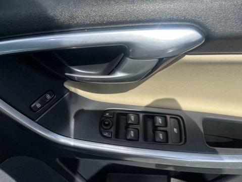 Volvo XC60 2.4 D5 R-Design Nav Geartronic AWD Euro 5 5dr 31