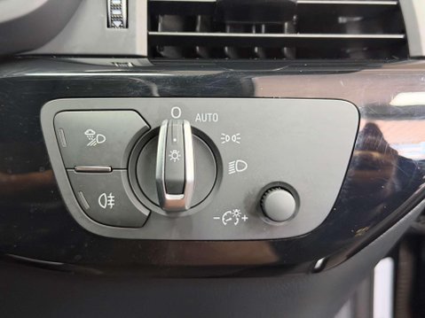 Audi A4 2.0 TFSI 40 Black Edition Saloon 4dr Petrol S Tronic Euro 6 (s/s) (190 ps) 27