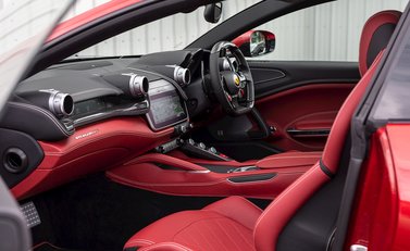 Ferrari GTC4 Lusso T 16