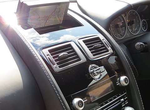 Aston Martin V12 Vantage Carbon Black Edition 12