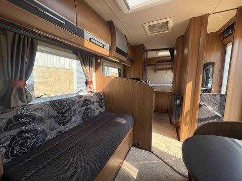 Auto-Trail Apache 12