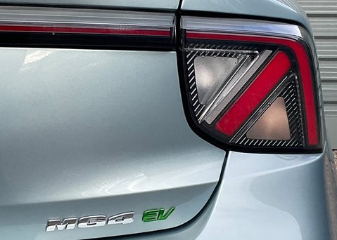 MG MG4 EV URBAN PREMIUM LONG RANGE 12