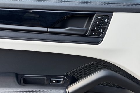 Porsche Cayenne V6 E-HYBRID BLACK EDITION -MATRIX LEDS -360 CAMS -WHITE LEATHER INTERIOR 33