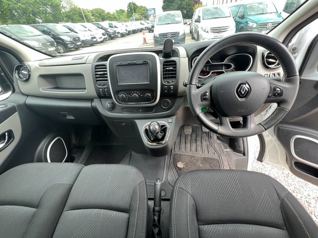 Renault Trafic SWB L1H1 (SOLD) Sportive SL27 Air Con Alloys Nav Sensors EURO 6 NO VAT 25