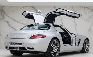 Mercedes-Benz SLS AMG 8
