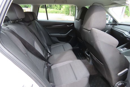 Skoda Octavia 1.4 TSI iV 13kWh SE Technology Estate 5dr Petrol Plug-in Hybrid DSG Euro 6 9