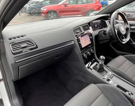 Volkswagen Golf 2.0 Golf R TSi 4WD 5dr 17