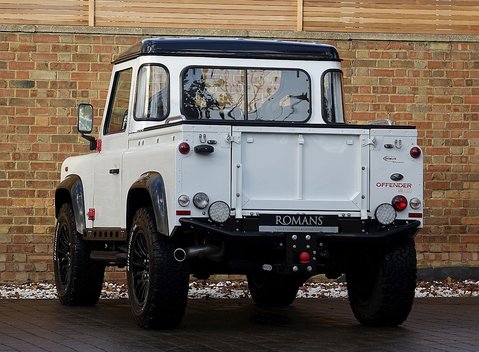 Land Rover Defender 90 Bowler Edition 16