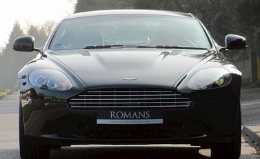 Aston Martin DB9 Carbon Black Edition 5