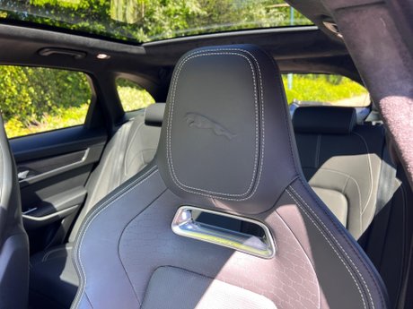 Jaguar F-Pace 2.0 D200 MHEV R-Dynamic HSE Black Auto AWD Euro 6 (s/s) 5dr 95