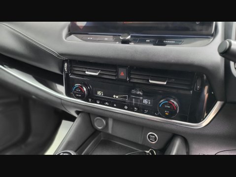 Nissan Qashqai DIG-T N-CONNECTA MHEV 26