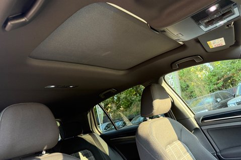 Volkswagen Golf GTD - PANORAMIC ROOF - ACC - SPORT AND SOUND PACK - CARPLAY 52