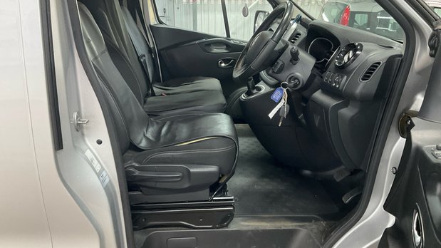 Renault Trafic AUTO SWB L1H1 Low Roof Sport SL29 Air Con Alloys EURO 6 9