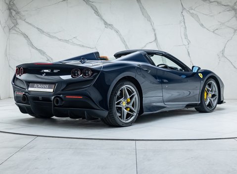 Ferrari F8 SPIDER 3