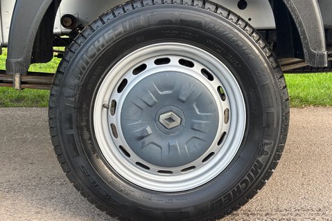 Renault Master LL35 Business 145 ps dCi Dropside Truck - Air Con & Sat Nav 25