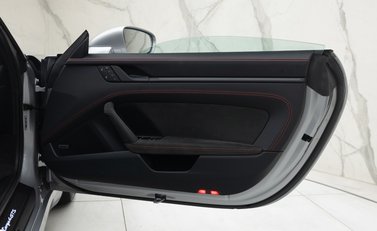 Porsche 911 Targa 4 GTS (992) 37
