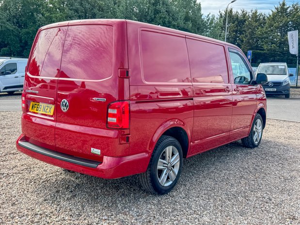 Volkswagen Transporter SWB L1H1 Low Roof Highline 4Motion T32 Air Con Alloys EURO 6 NO VAT 8