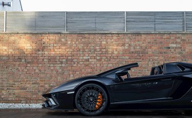 Lamborghini Aventador S LP740-4 Roadster 28