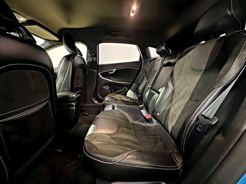 Volvo V40 R-DESIGN D3 MANUAL 20