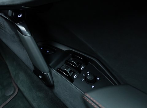 Lamborghini Revuelto 32