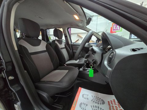 Dacia Duster 1.5 dCi Laureate EDC Euro 6 (s/s) 5dr 33