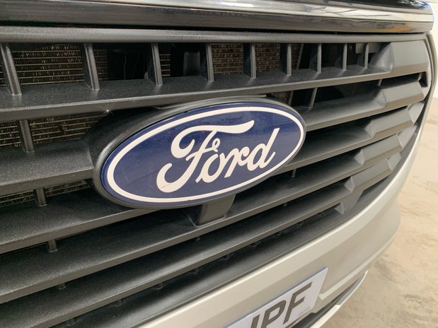 Ford Transit Custom 300 L2 Diesel 2.0 Eco Blue 136ps H1 Van Limited 8