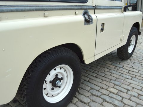 Land Rover 88 Series III SUV 34