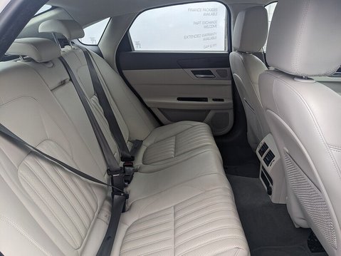 Jaguar XF PORTFOLIO 13