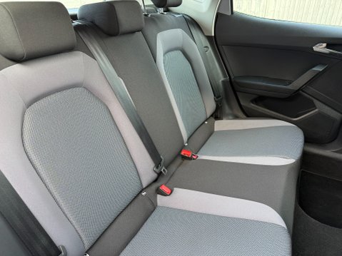 SEAT Arona TDI SE 1 OWNER 21